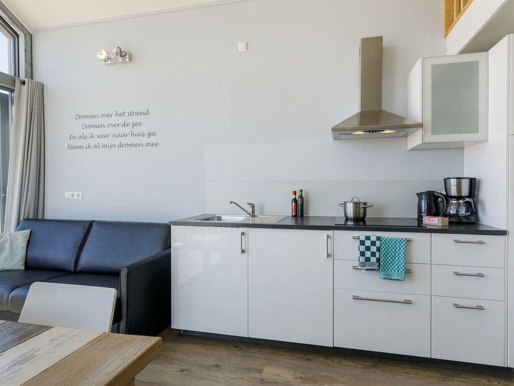 Beach House in Julianadorp With Sea Views view 2