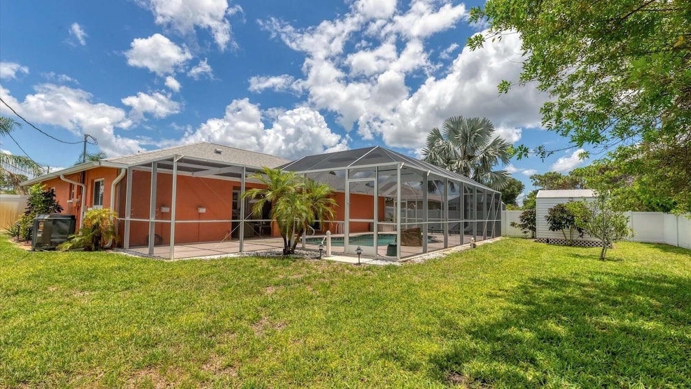 Sunset Oasis Englewood 2 Bedroom Private Pool Home Fully Fenced Yard- Dog friendly 2 Home