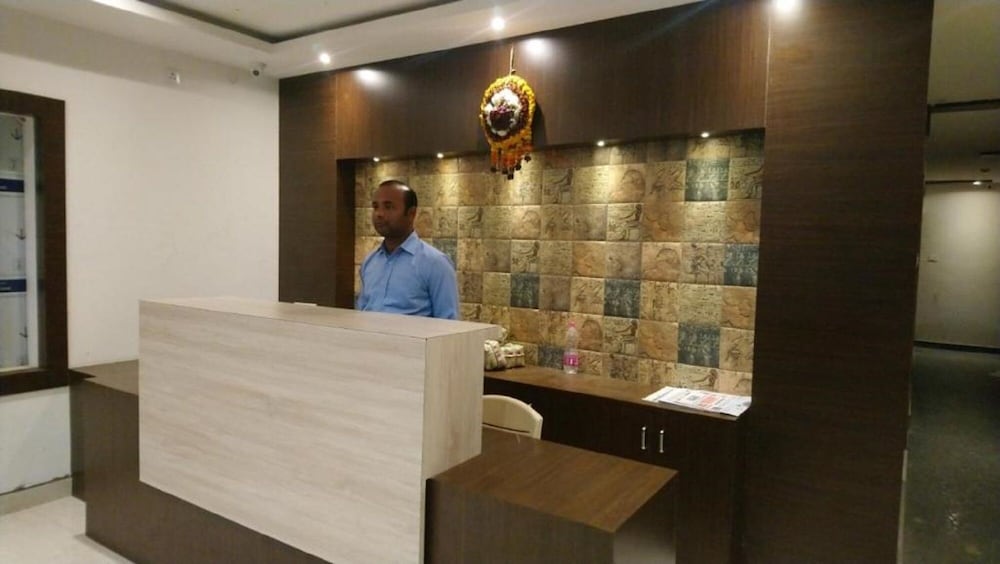 Lobby & Reception