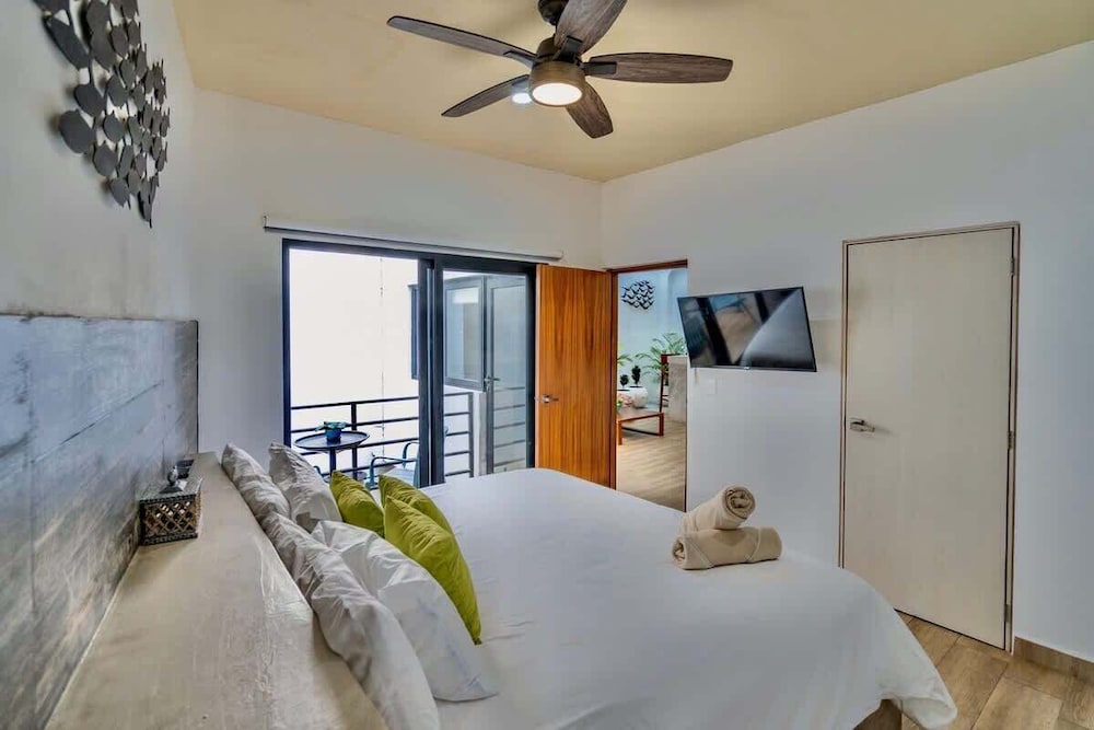 3br. Exclusive TH W/spacious Roof & Private Pool