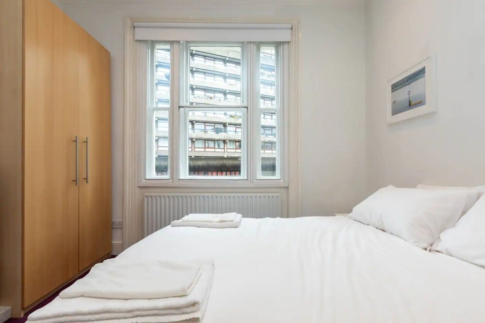 2 Bedroom 2 Bathroom Victorian Maisonette in Barbican