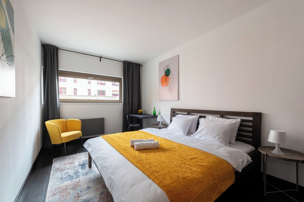 Stylish 3-bedroom apartment with balcony