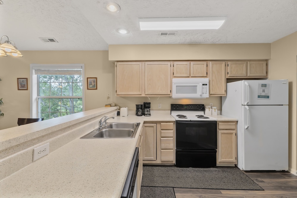 River Oaks 2i 2 Bedroom Condo
