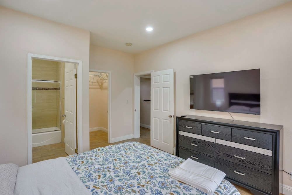 Explore the OC Coast! Midway City Home w/ Yard
