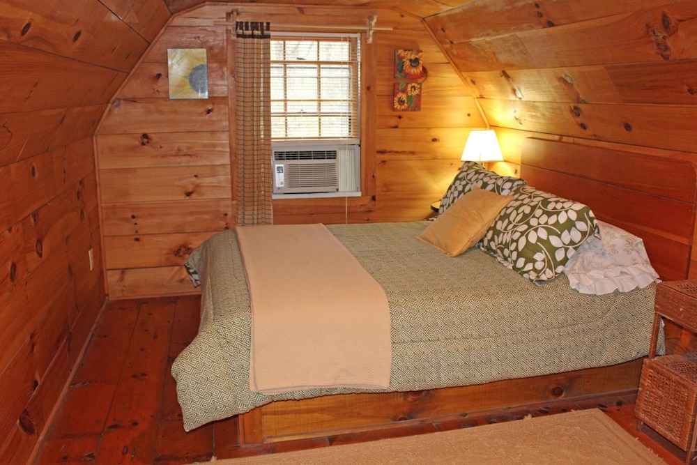 Henson Cove Place B&B with Cabin