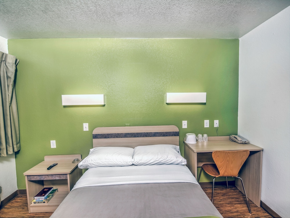 Motel 6 – Colorado Springs, CO – South/Metro Area