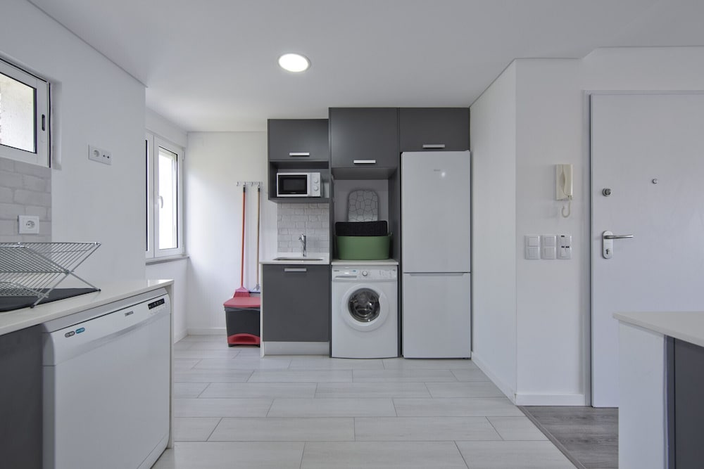 Olivais Modern by Homing
