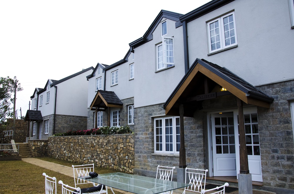 Lakeside Cottages