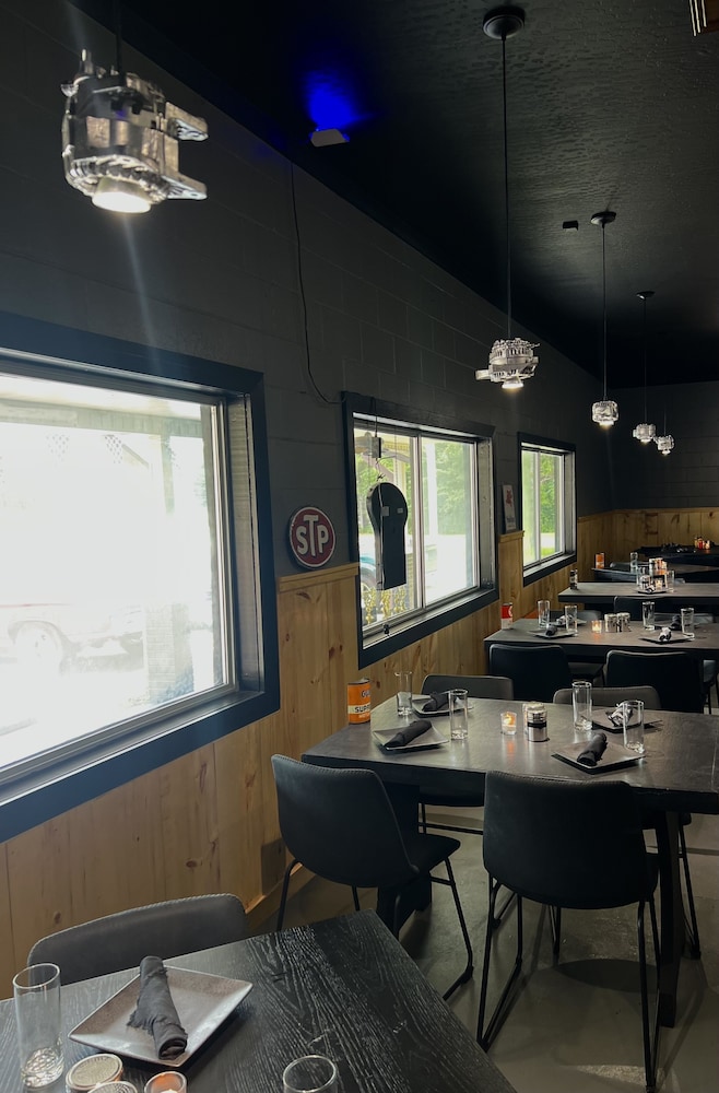 Road House Hotel  RV Park - Property Image 15