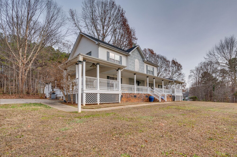 Spacious Mooresville Home w/ Lake Norman View!