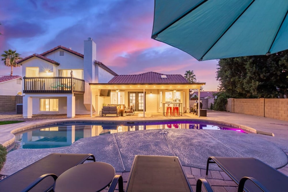 Modern Mesa Oasis Free Heated Pool Al-fresco Living