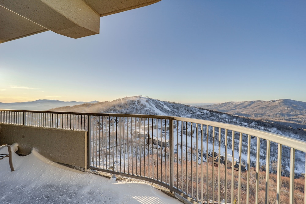 Slope Views & Ski In/out: Sugar Mtn Condo W/pool