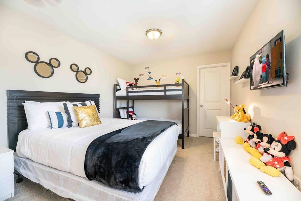 Super Chic-4 Bedroom Townhome IN Disney Area
