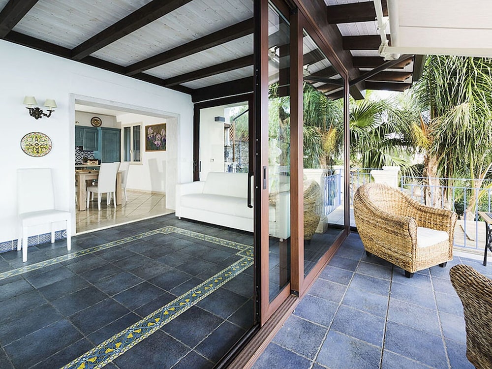 Exclusive Villa With Panoramic Swimming Pool and Hot Tub, Near the Sea photo 5