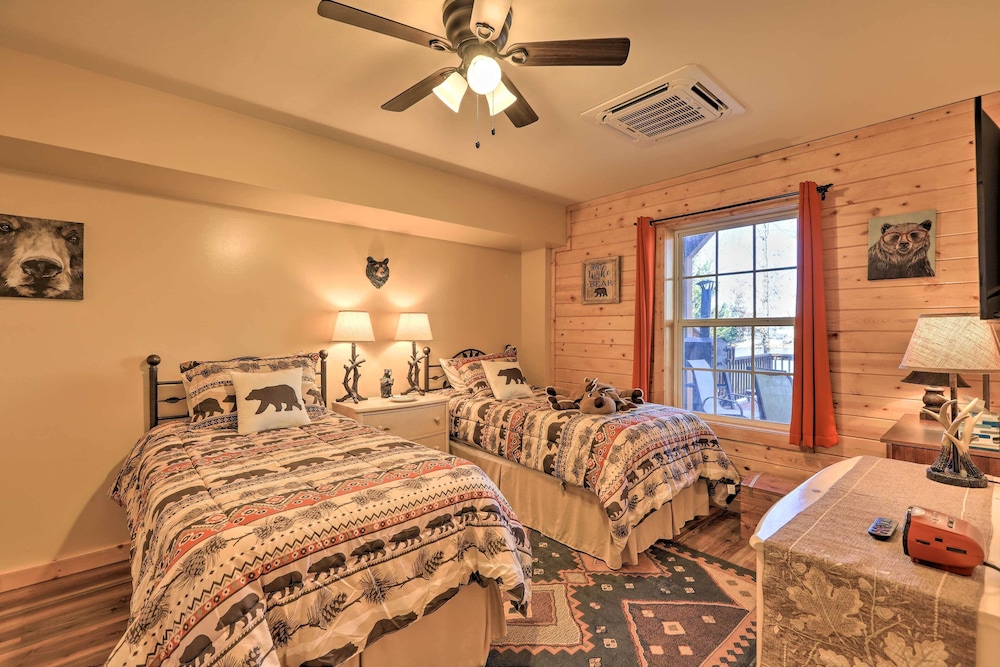 Milledgeville Vacations - Lakefront Sparta Cottage w/ Decks  Boat Dock - Property Image 5