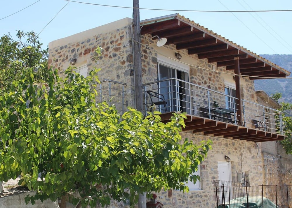 Malia Stone Residence - Secluded Cozy Retreat