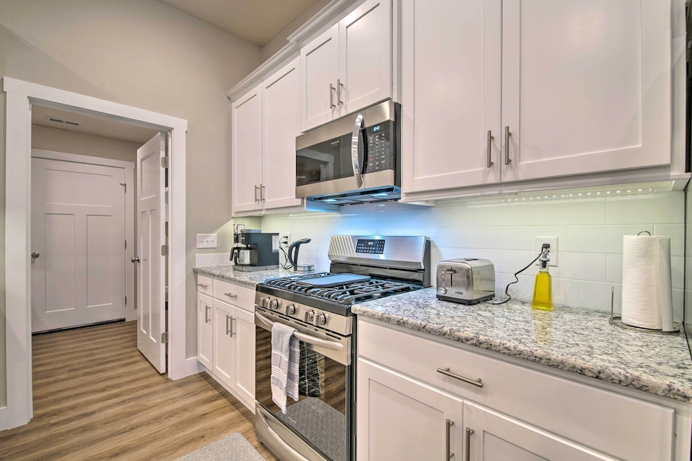 Charming Ozark Abode w/ Yard & Pool Access