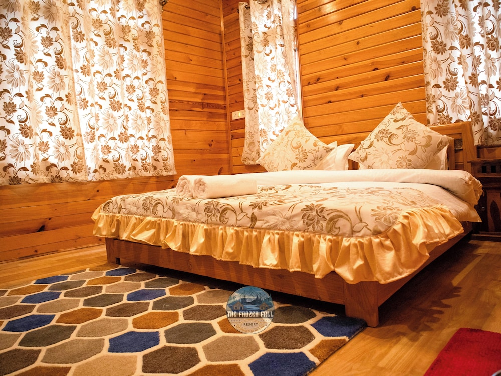 The FrozenFall Resort - Gulmarg view 4