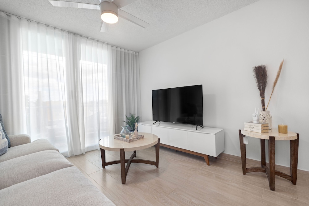 Cozy Beach Getaway Free Parking Smart TV