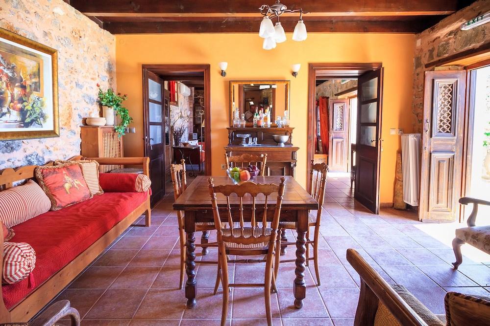 Dorovinis Country Houses