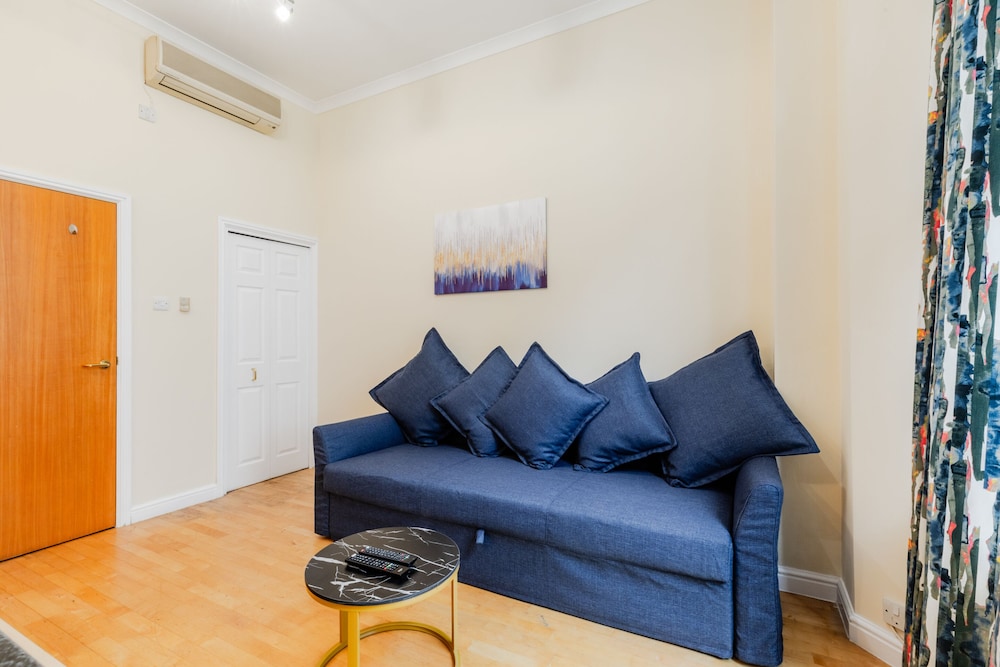 Comfy Apartments in Queensway