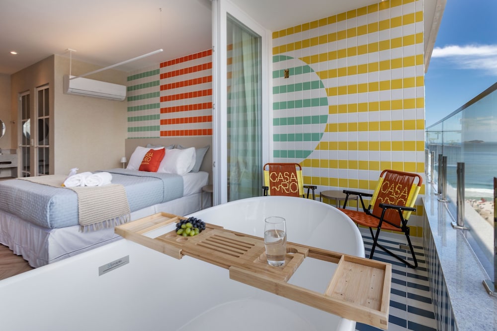 Sea View and Balcony With Bathtub Q4