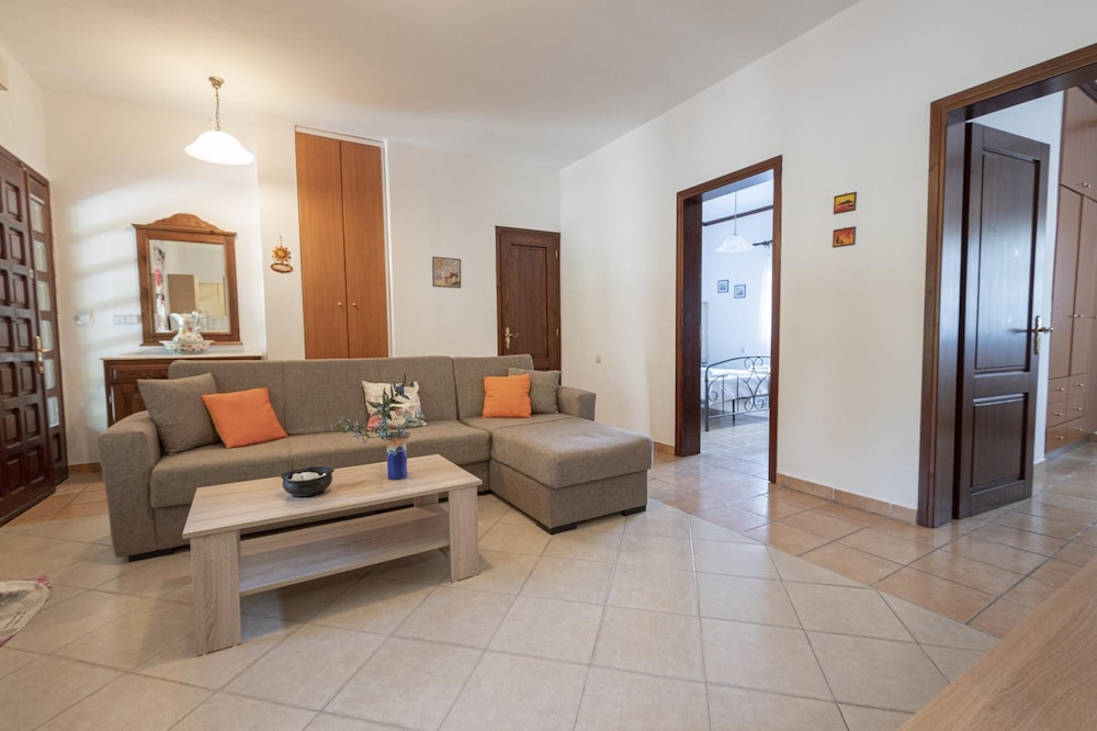 Linden House Left by Rentals Pro