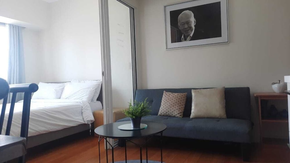 Oasis Regency at Acqua Livingstone near Rockwell