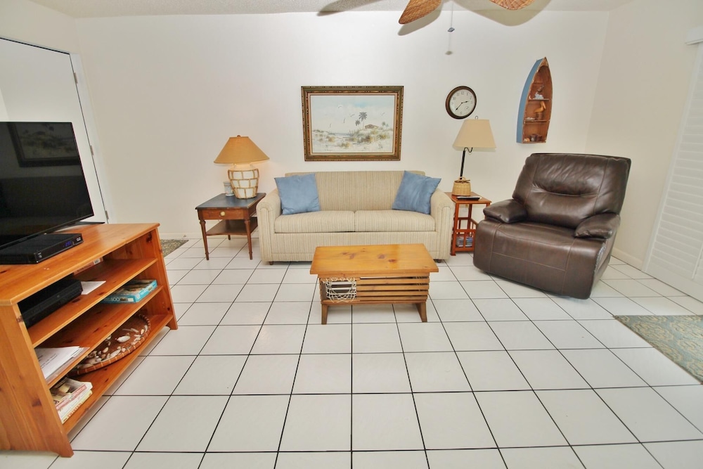 Colony Beach Club 132
