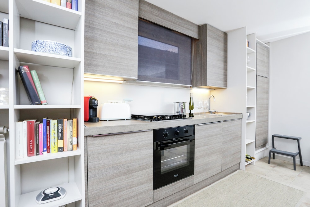 Spanish Steps Apartments