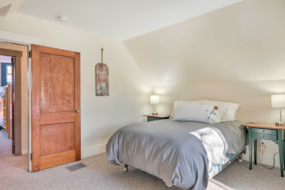 Charming Farmhouse: Walk to Village + Trails! view 3