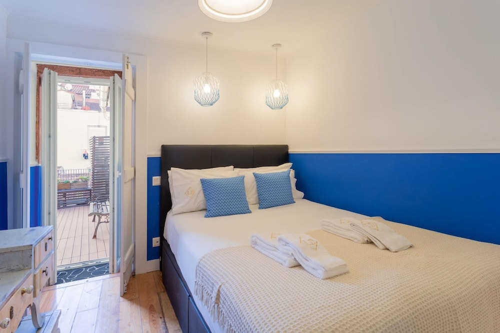 Historical Centre Terrace Aircon by LD Apartments