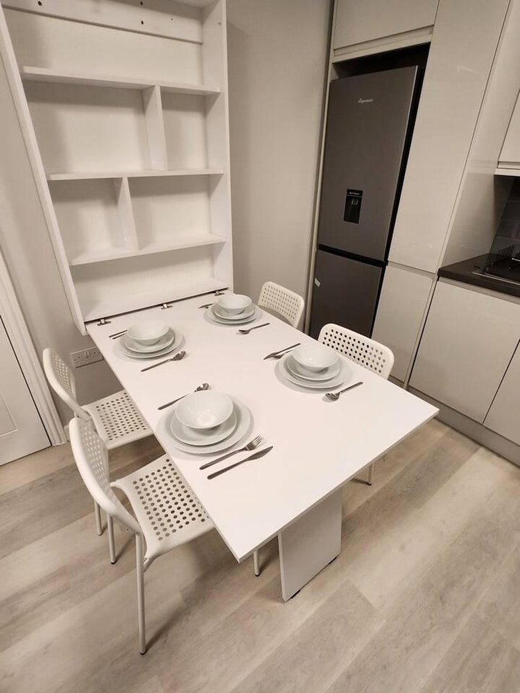 Beautiful 2-bed Apartment in London - Sleeps 6!