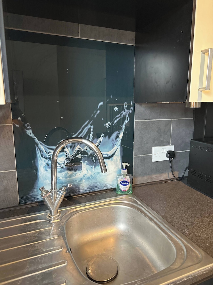 Bright Open-plan Apartment in Welling, South East London
