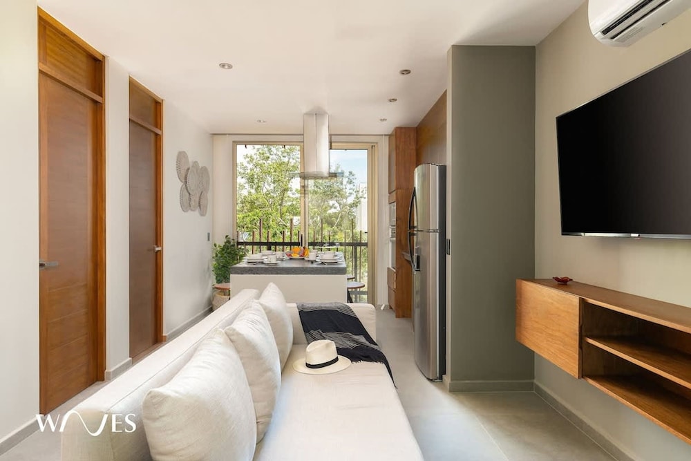 Luminous 2 BR With Roof Pool Close to Hotel Zone by Waves Management