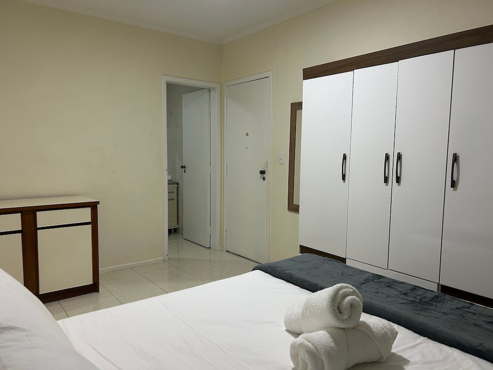 2 Bdrm apt 250m From the Beach in Center Sdc0601