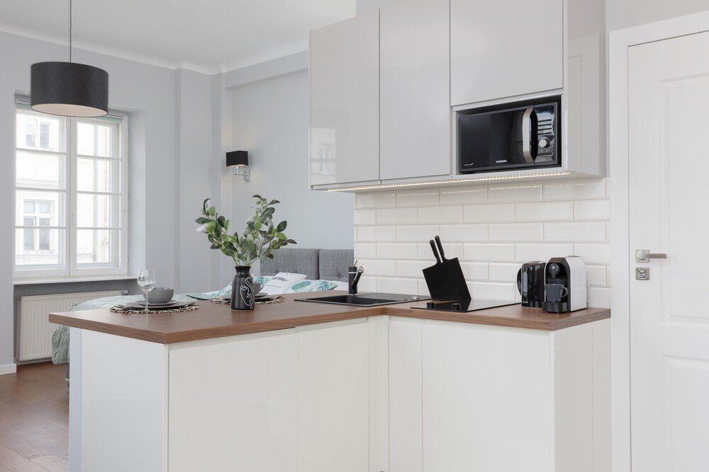 Chmielna 1/3 Studio #3 by Renters