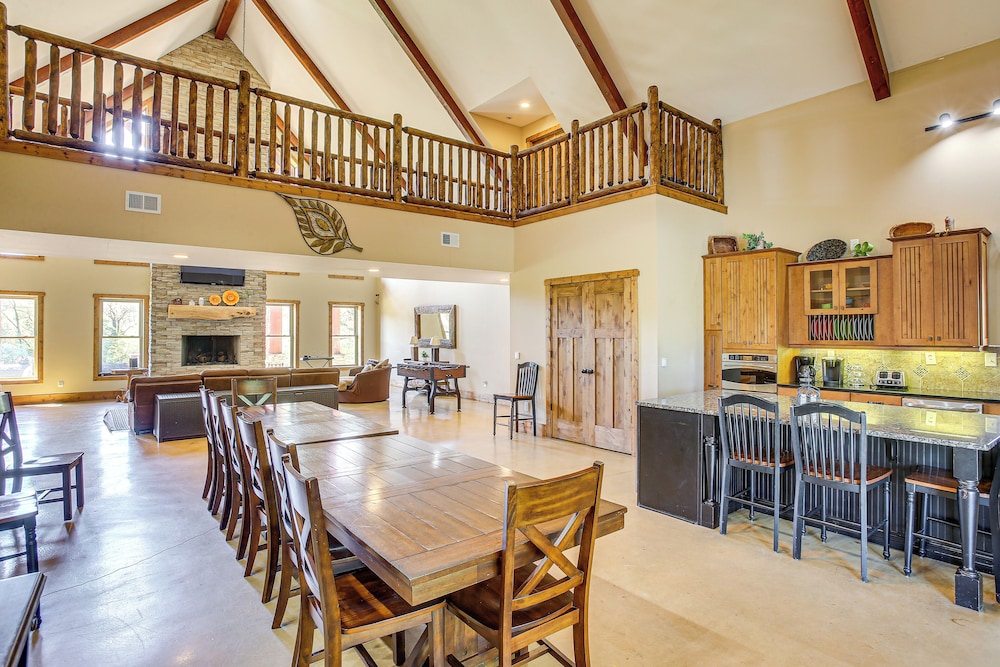 Spacious Group Getaway Near Cumberland River!
