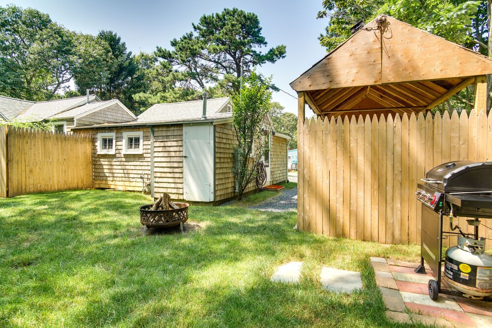 Hot Tub & Kayaks: Dog-friendly House in Yarmouth