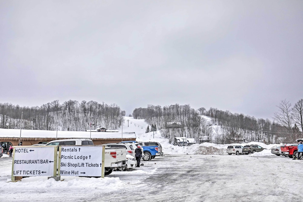 Ski-in/ski-out Condo in Upson - Walk to Lake