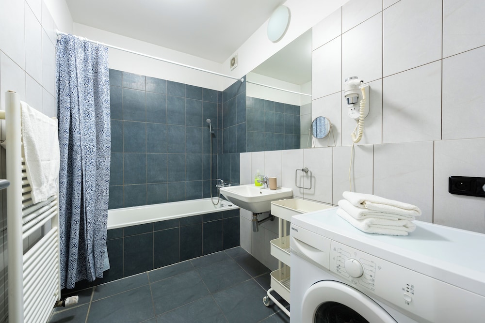 3 bedroom apartment near center