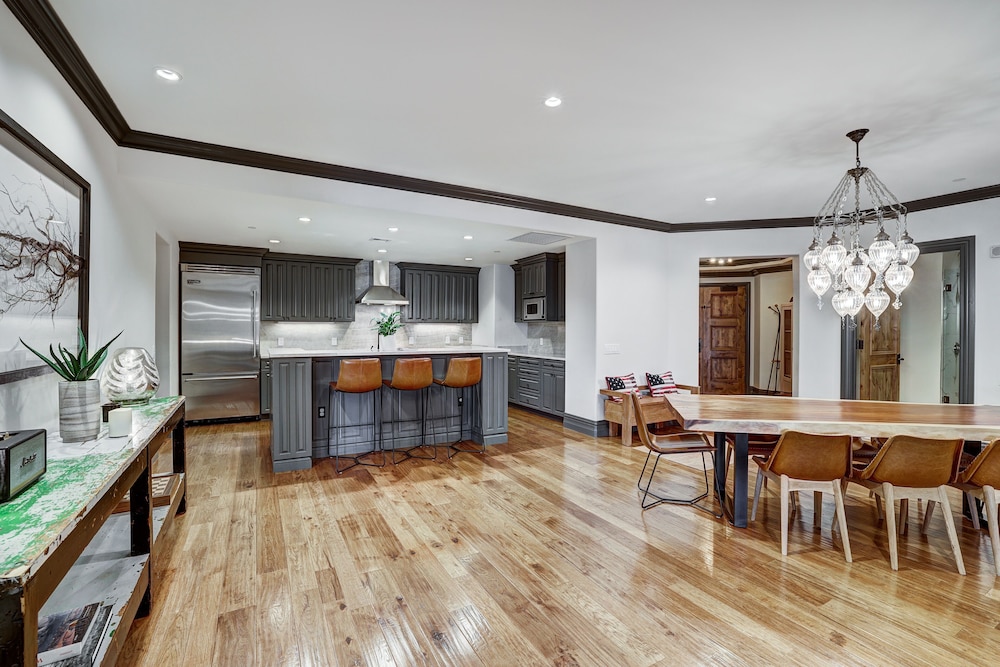 Luxury 3 Bedroom Condo at The Arrabelle by RedAwning - Save 20 on 7 Nights! - Property Image 4