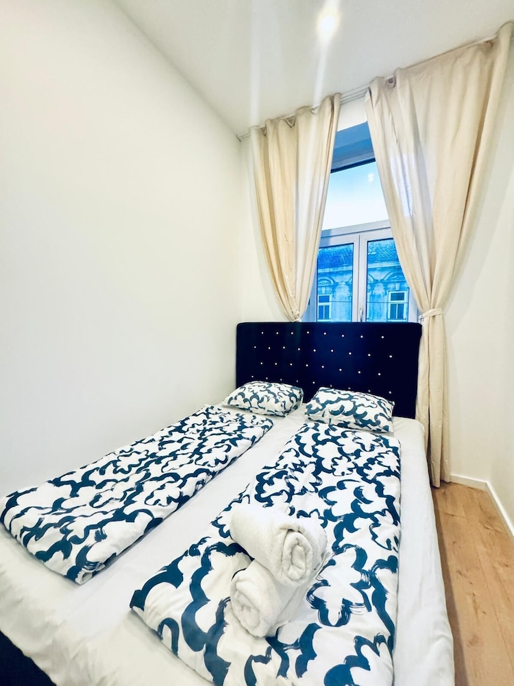 Spacious 3BR Near Kaufpark Alterlaa