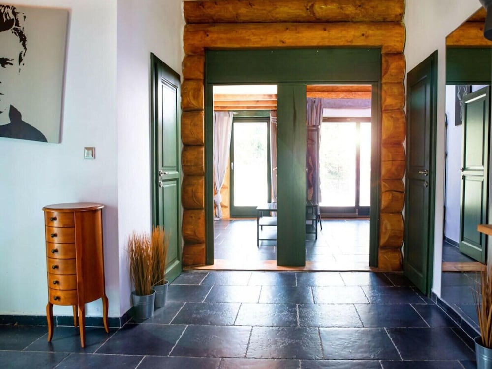 Spacious Holiday Home With Internet