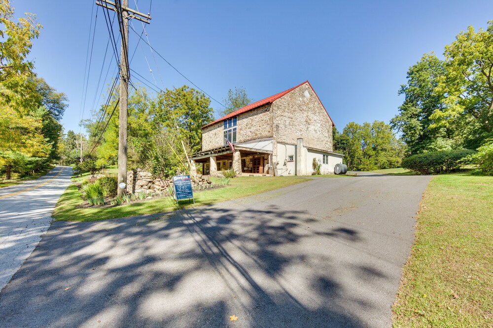 Jim Croces Farmhouse Apartment in Downingtown! view 4