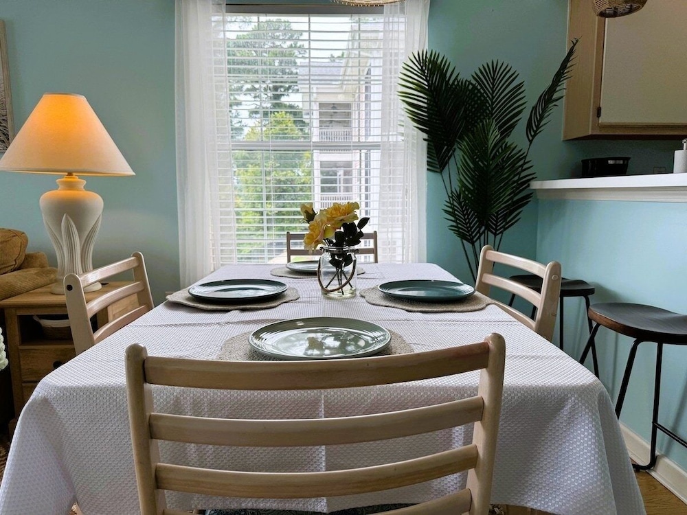 Waterway Village 27f 2 Bedroom Condo