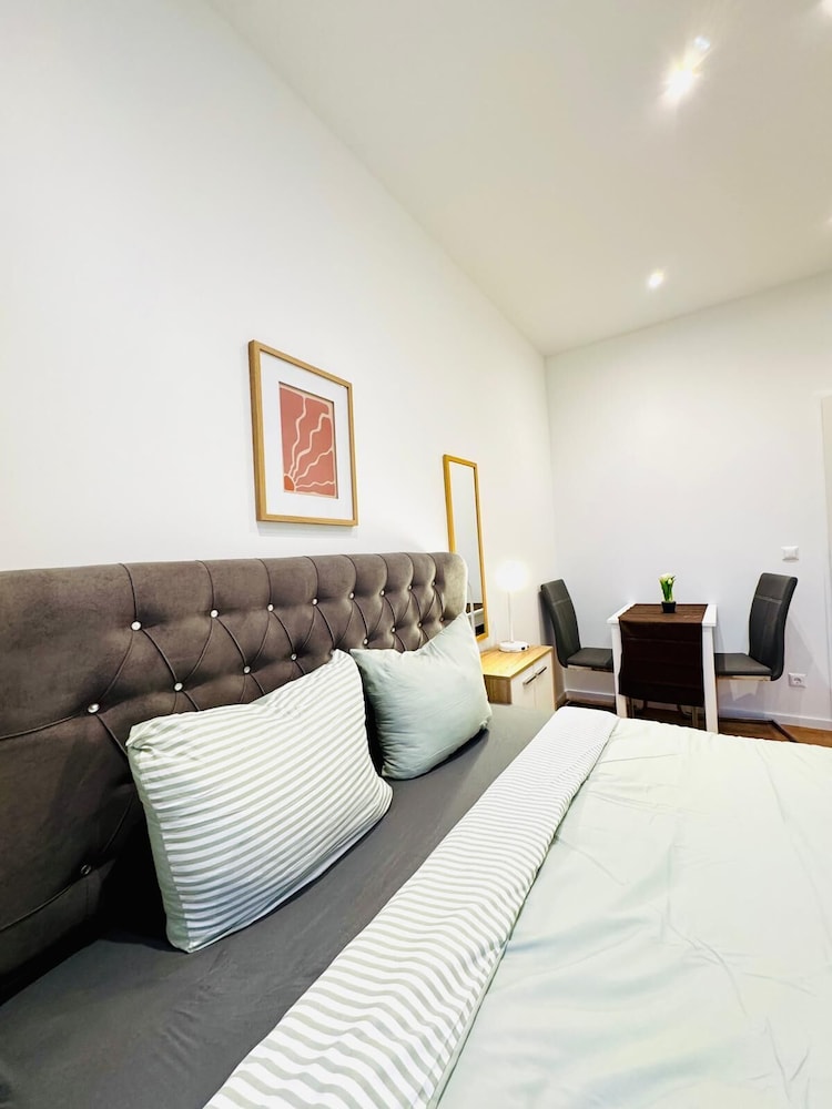 Lovely 4BR Apt Near Kaufpark Alterlaa