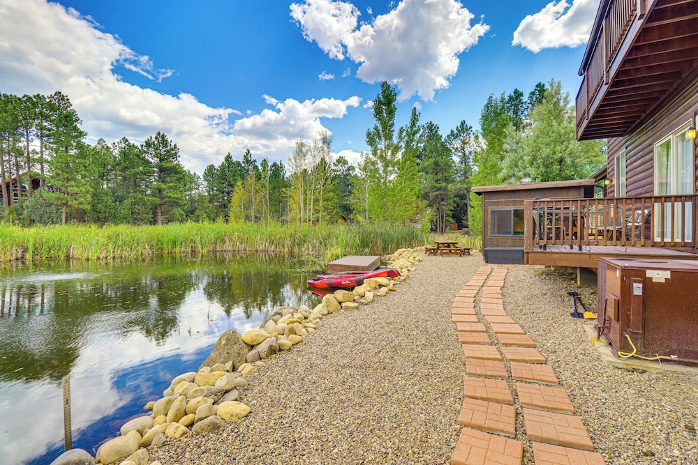 Pond Access & Private Dock: Lakeside Cabin