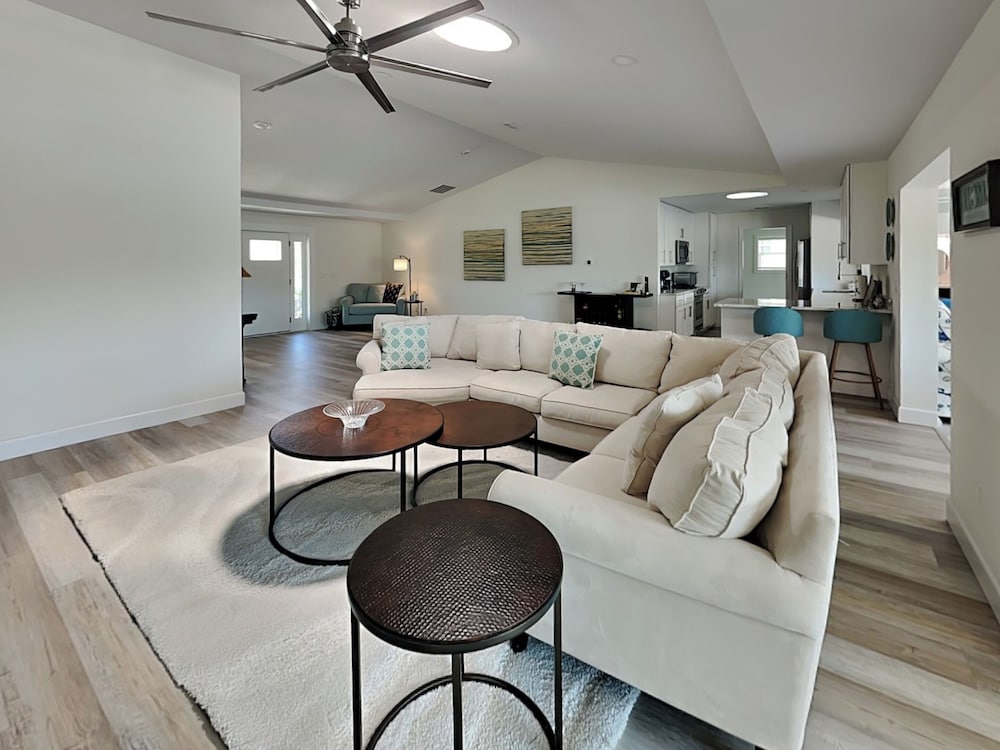 Dolphin View Oasis by Distinctive Beach Rentals