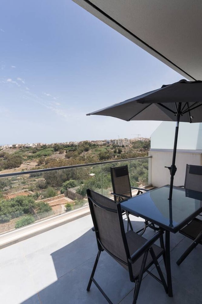 Property With Pool Access - Xaghra Near Marsalforn
